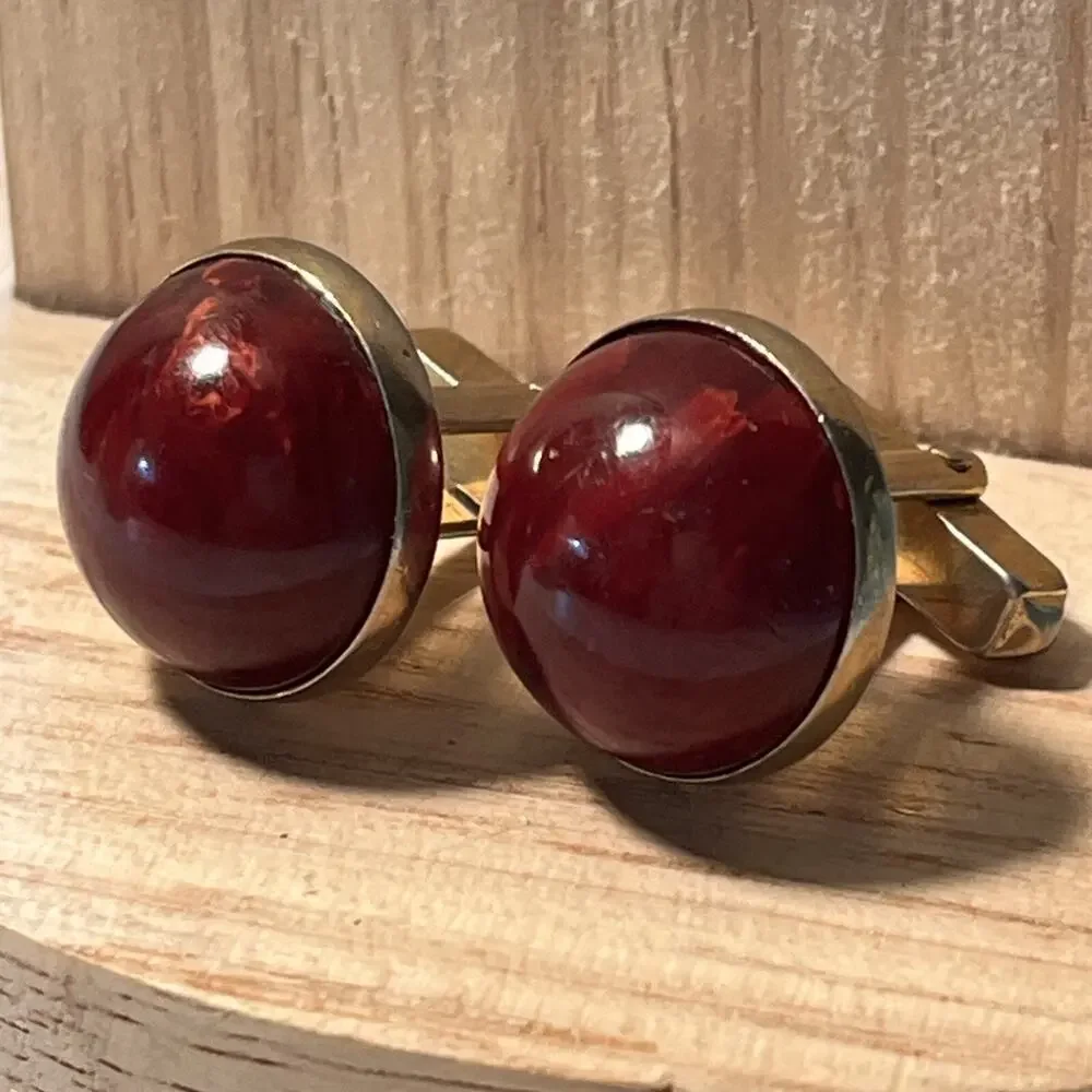 Vintage Swank Cuff Links Ruby Red Gripoix Glass Cabochon Gold Tone Round
